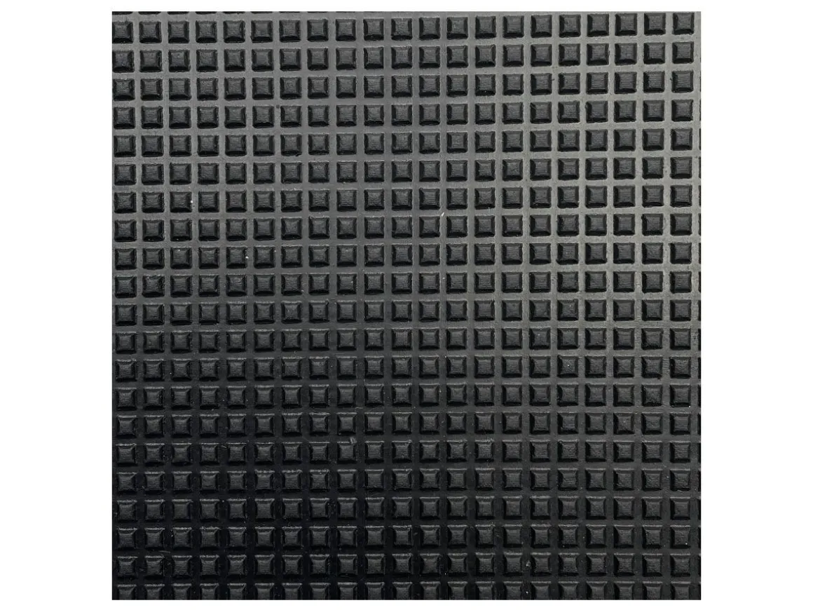 Gummimatte mit Pyramidenmuster - 200 x 150 cm