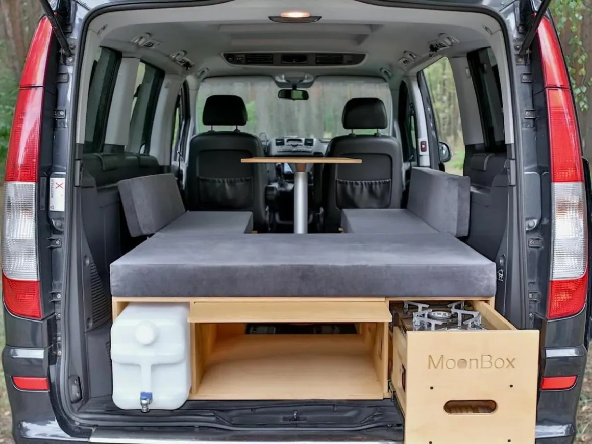 Moonbox Special Edition 124 Van Campingbox mit Tisch